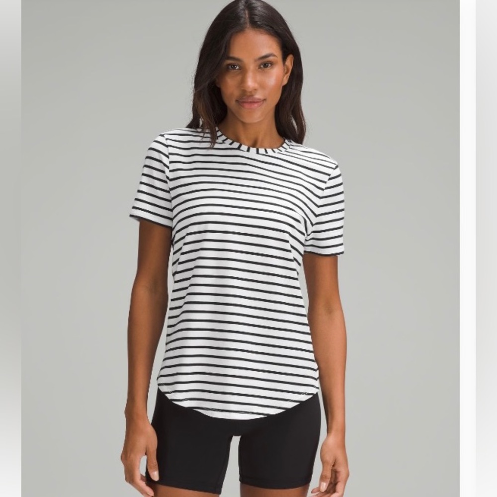 LULULEMON STRIPED LOVE CREWNECK T-SHIRT / SIZE 4 /